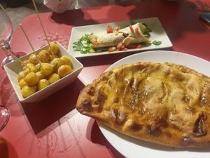 Noisette potato's,  fajita and calzone at Jardin Urbano in Valencia