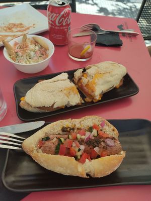 Choripa y bocadillo de vegalomo at Jardin Urbano in Valencia