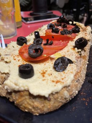 Toast with hummus  at Jardin Urbano in Valencia