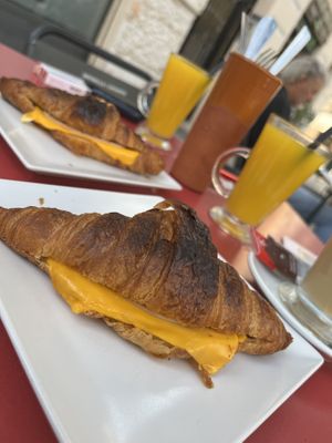 Toasted Croissants with vegan cheese and ham 🥐 (fresh orange juice in the back 🍊)  at Jardin Urbano in Valencia
