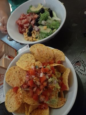 Nachos and salad at Jardin Urbano in Valencia