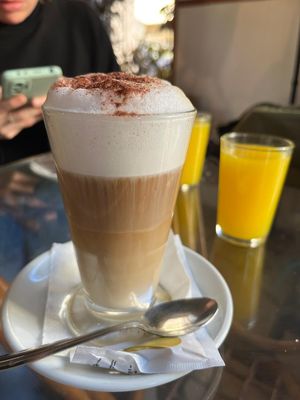 Cappuccino at Jardin Urbano in Valencia