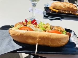 Delicious Hot Dog 😋🌟🌟🌟🌟🌟  at Jardin Urbano in Valencia