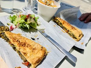 Plenty to share! 🌟🌟🌟🌟🌟  at Jardin Urbano in Valencia