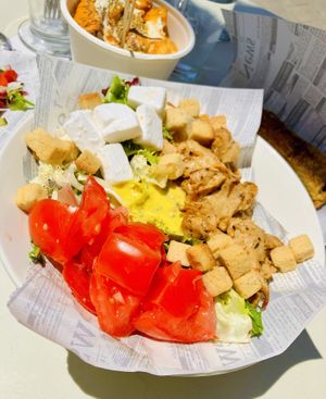 ….again plenty to share! 😋  at Jardin Urbano in Valencia