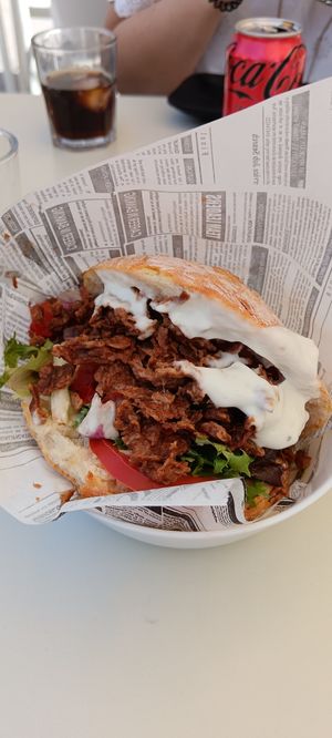 Bocadillo de Pulled "Beef" at Jardin Urbano in Valencia