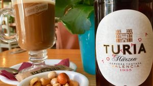 Turia and coffee at Jardin Urbano in Valencia