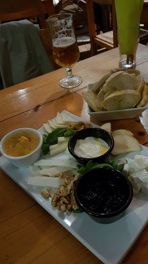 Cheese platter at Jardin Urbano in Valencia