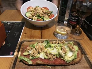 Salad and avocado on toast at Jardin Urbano in Valencia