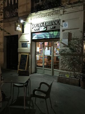 Outside seating at Jardin Urbano in Valencia