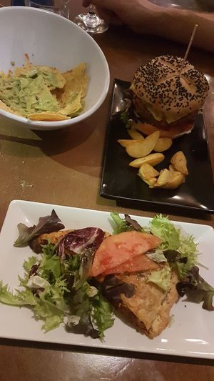 empanada, nachos and burger at Jardin Urbano in Valencia