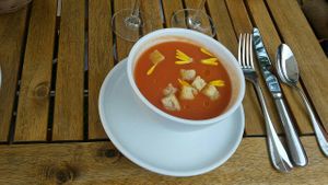 Gazpacho mit Brotwürfeln at GUT LEBEN am Morstein in Westhofen