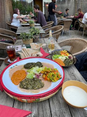 Vegan plate at Dromedar in Marburg