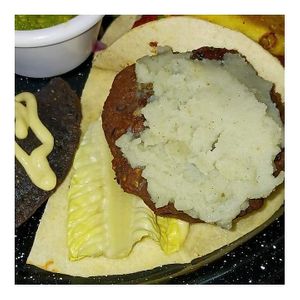 Hamburguesa Caraota at Capuchino Cafe in La Paz