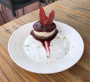 "Cold Cake" - a mini vegan cheesecake at Capuchino Cafe in La Paz
