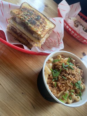 reuben toastie and mac and cheese  at FacePlant Foods in Edinburgh