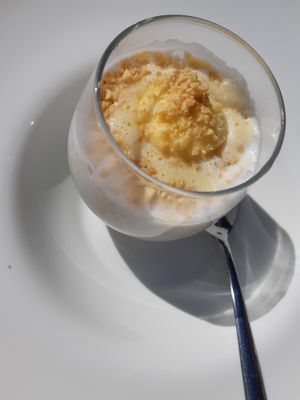 “che chuoi” Banana Tapioca Pudding in Coconut Milk served warm with sorbet or ice cream (for non-vegan) + crushed peanuts at La Baie d'Halong in Roscoff
