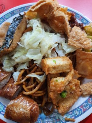 Economy Fried noodle ~ 2/4/21 at Fu Yuan Vegetarian Stall - ABC Brickworks Market in Central Singapore