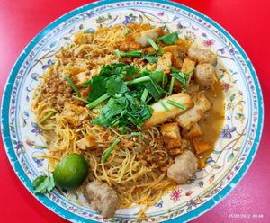 Monday Special: Mee Siam $3.50 at Fu Yuan Vegetarian Stall - ABC Brickworks Market in Central Singapore