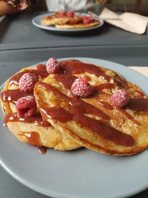 Pancakes vegan molho framboesa at Greenstore4u  in Vila Verde