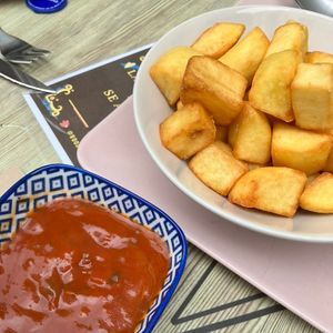 Patatas con salsa de tomate  at Voodoo Restaurant in Badajoz
