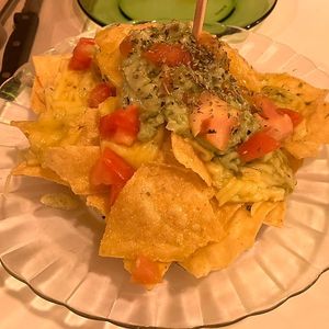 Nachos con guacamole y queso vegano  at Voodoo Restaurant in Badajoz
