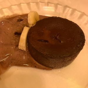 Coulant de chocolate negro con helado vegano  at Voodoo Restaurant in Badajoz
