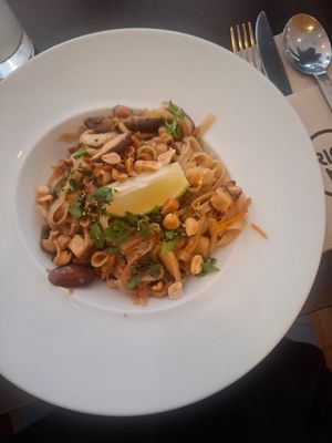 Vegan Tofu Pad Thai at Rice Me - Carlos Testa in Lisbon