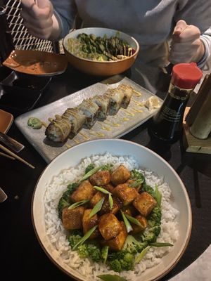 You must try the Glazed Tofu! It’s full of flavor, healthy, also really filling bowl. Good texture, rich in taste. 10/10  at YUZU in Istanbul