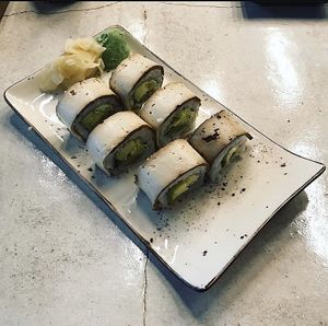 Füme rainbow roll at YUZU in Istanbul