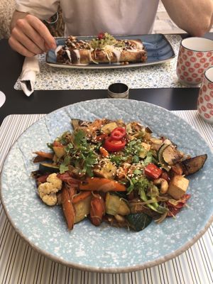 tempehrito & veggie noodles at Nishta in Dubrovnik