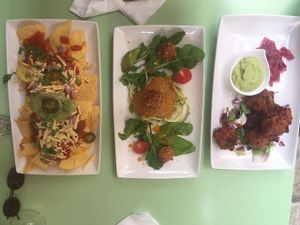 Starters:
Nachos-raw spaghetti-pakoras at Nishta in Dubrovnik