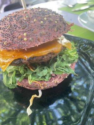 Les Nouveaux Fermiers burger with cheddar option  at Délices Veggies in Metz