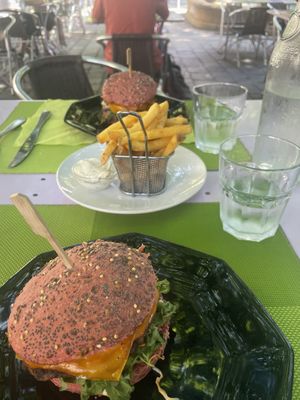 Homemade fries and burgers  at Délices Veggies in Metz