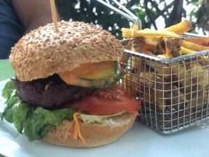 Burger Nouveau Fermier at Délices Veggies in Metz