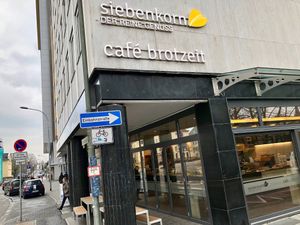 outside at Siebenkorn & Cafe Brotzeit in Giessen
