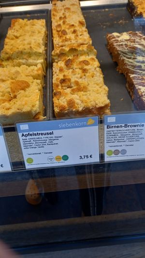 vegan apple pie 3,75€ at Siebenkorn & Cafe Brotzeit in Giessen