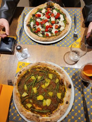 yummy vegan pizza options😋 at Farina & Co in Bergamo