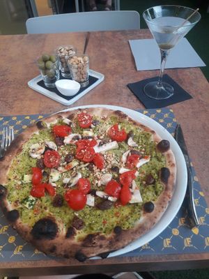 Pizza summer veggie at Farina & Co in Bergamo