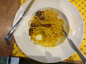 (Vegan) THE CARBONARA VEGANA
Homemade seitan, pumpkin cream, flake beer yeast, soy, pepper. at Farina & Co in Bergamo