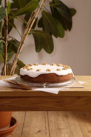 Unser hausgemachter Karottenkuchen ist vegan, ohne glutenhaltige Zutaten & wurde mit Liebe gebacken at Brocca Cafe in Berlin