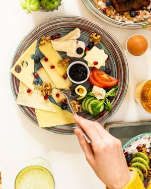 Käsefrühstück mit 10 verschiedenen Käsesorten & süßem Aufstrich at Brocca Cafe in Berlin