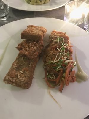 Breaded seitan cutlets with rice noodles at Il Margutta in Rome