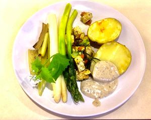 Gentse Zooi met witte en groene asperges, tofu a la flamande. at De Groene Waaier in Ghent