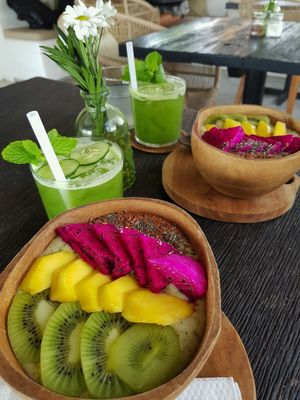 matcha earth bowl and green detox at Matcha Cafe in Tibubeneng