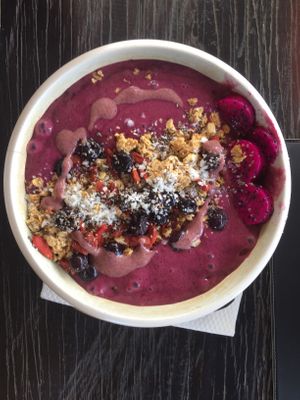 Acai smoothie biwl at Matcha Cafe in Tibubeneng