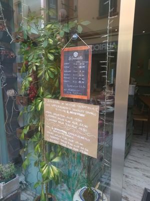 Their opening hours  at La Granadilla in Faenza