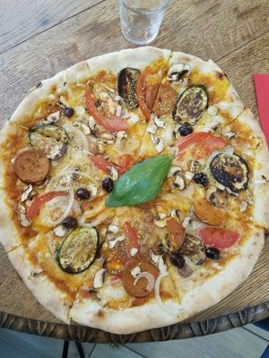vegan pizza at Happiz - Sablons in Paris