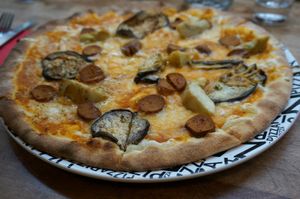 Pizza (w/ vegan mozzarella) at Happiz - Sablons in Paris