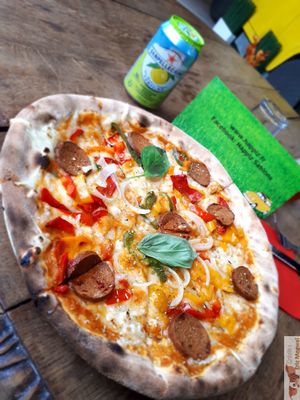 chorizo peppers mozzarella vegan and onions at Happiz - Sablons in Paris